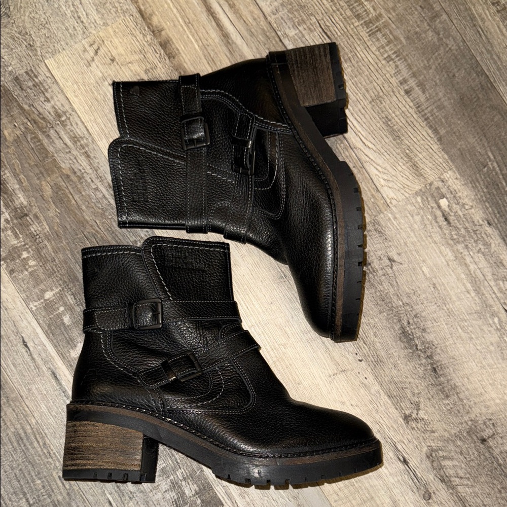 NEW size 9 Bull Boxer Stylish Black Combat Boots
